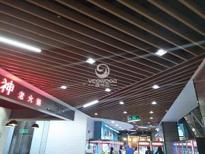 别在考虑传统吊顶了,今年最流行生态木吊顶