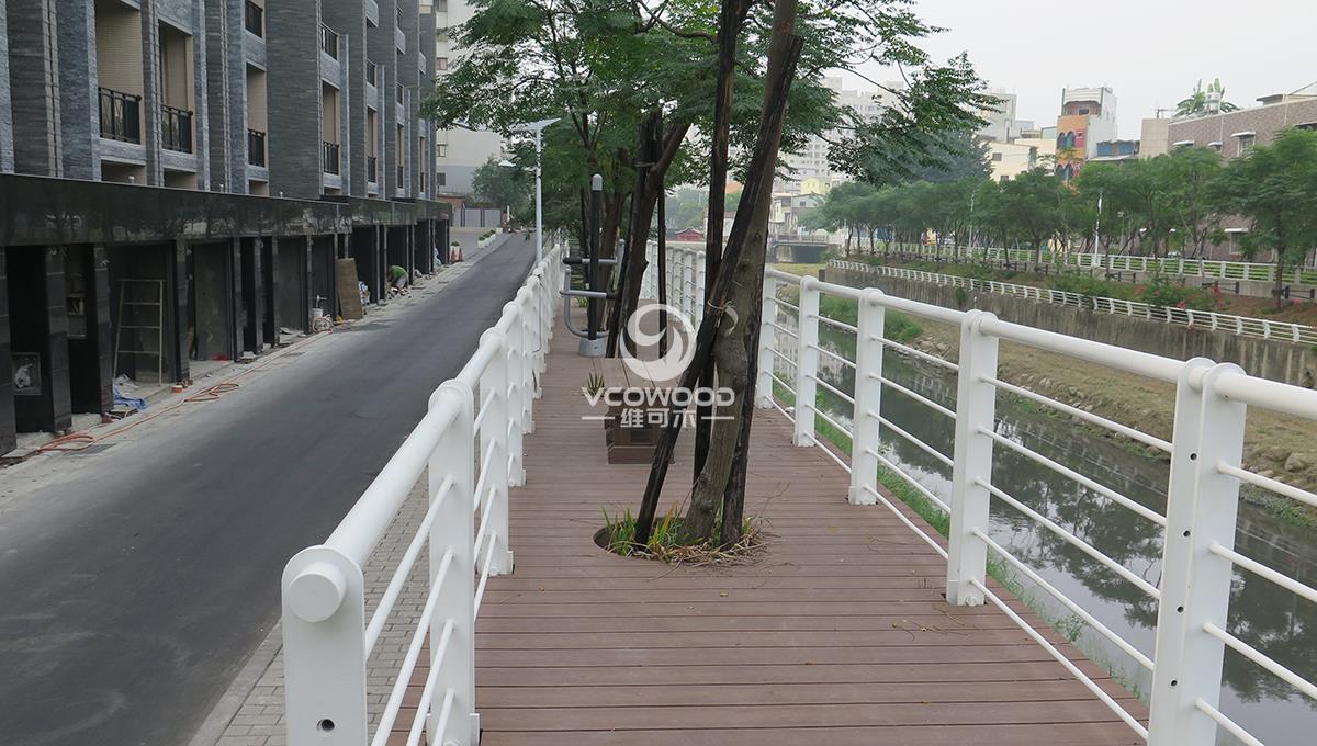 剑桥社区纳米木栈道 (1)
